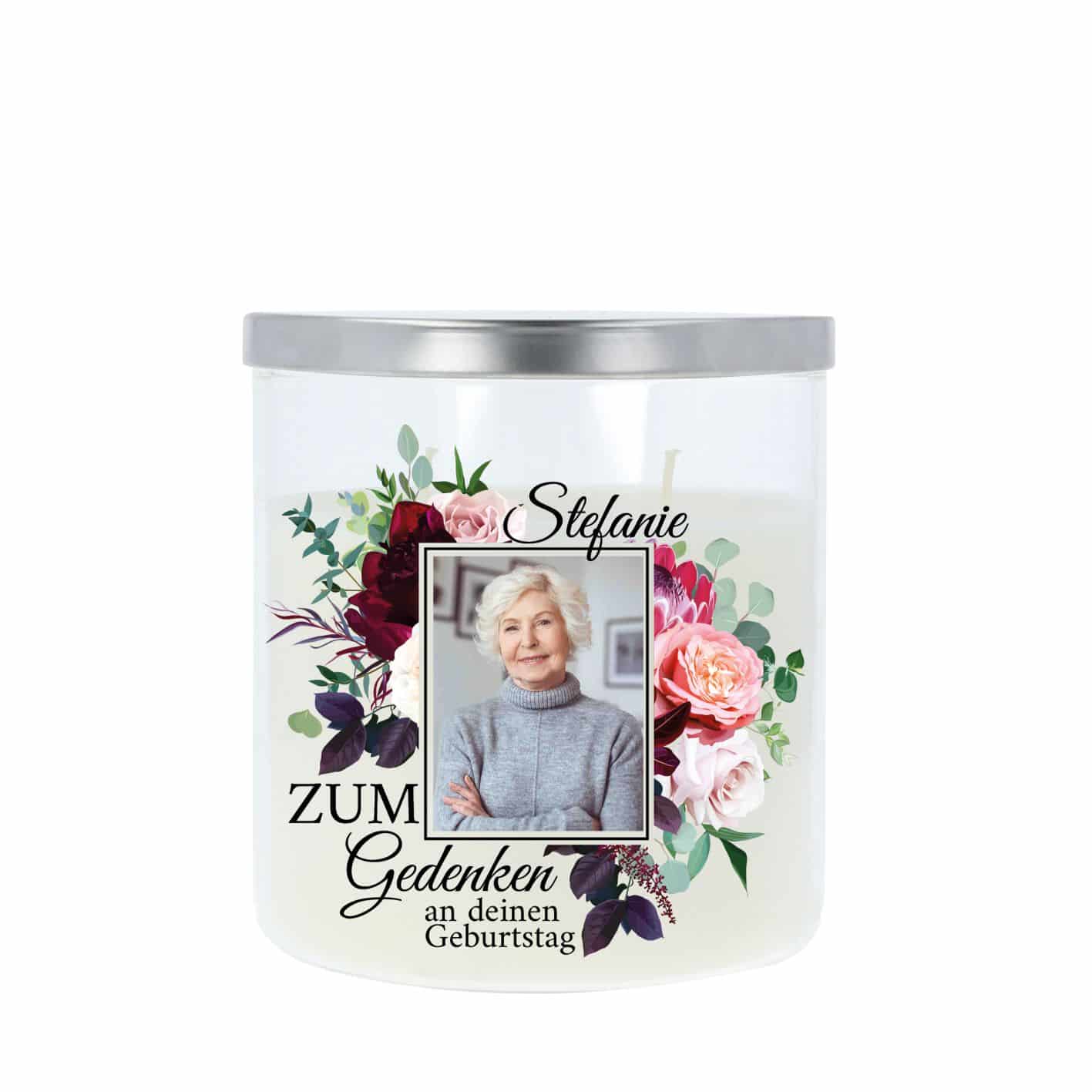 Individuelle Gedenkkerze aus Glas mit Blumenmotiv und Foto