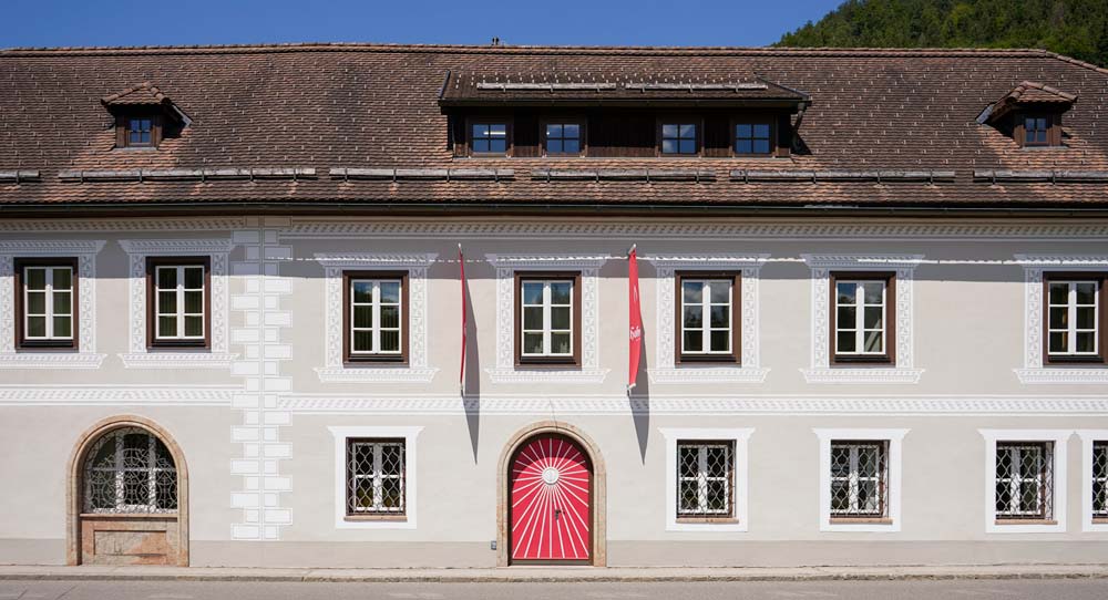 Hofer-Kerzen Firmengebäude Front 2022 Hofer-Kerzen Firmengebäude Front