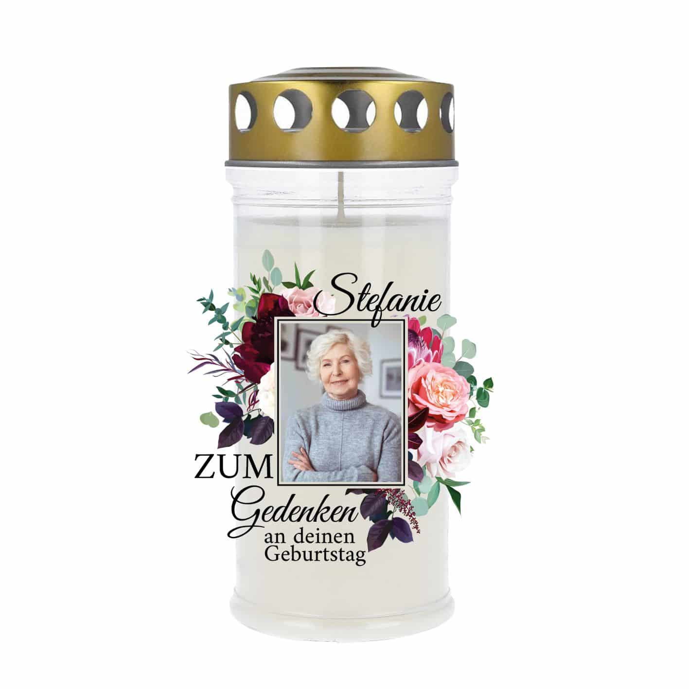 Individuelle Grabkerze mit Blumenmotiv und goldenen Deckel