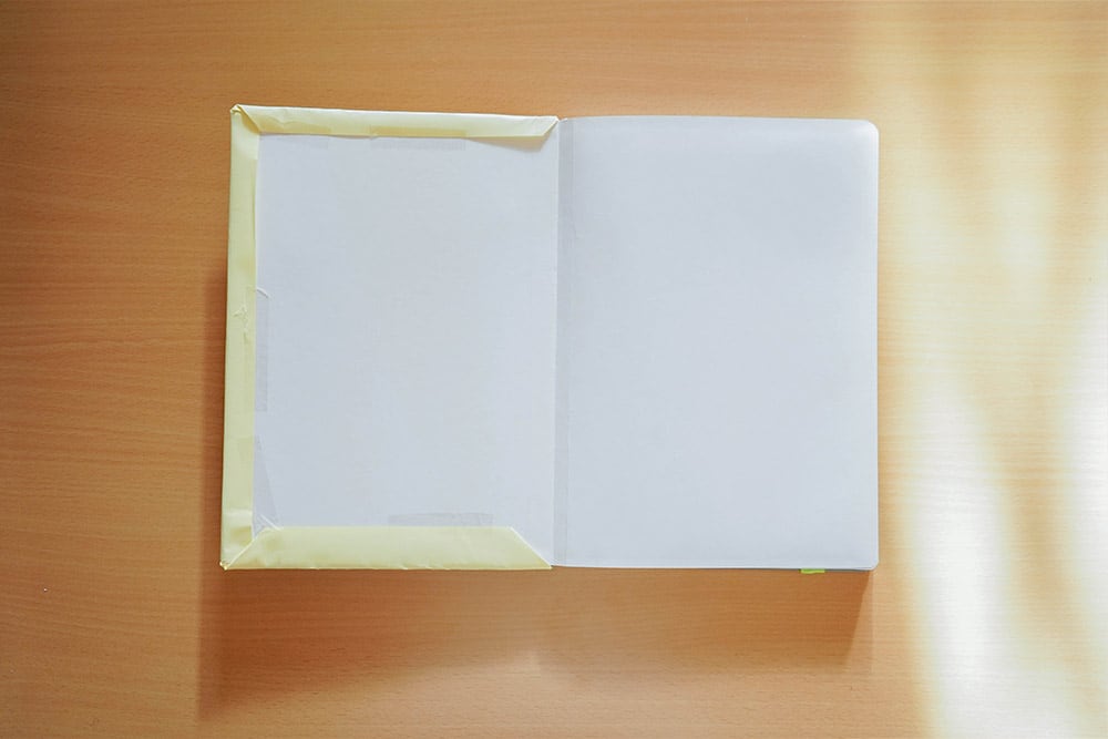 Buntes Papier innen fixieren