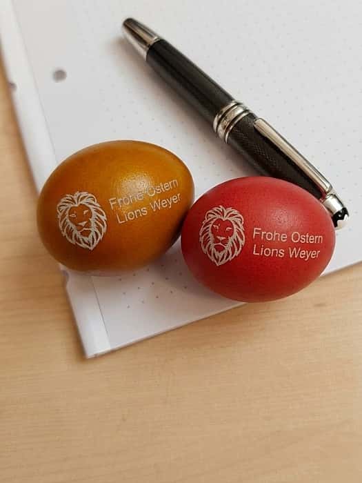 Ostereier-Verteilung im Büro